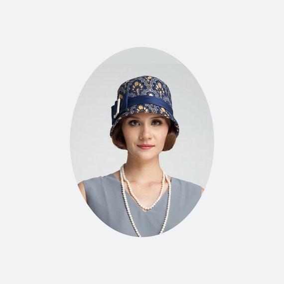 1920s Cloche Hat With Blue and Soft Gold Brocade Fabric  display picture 1