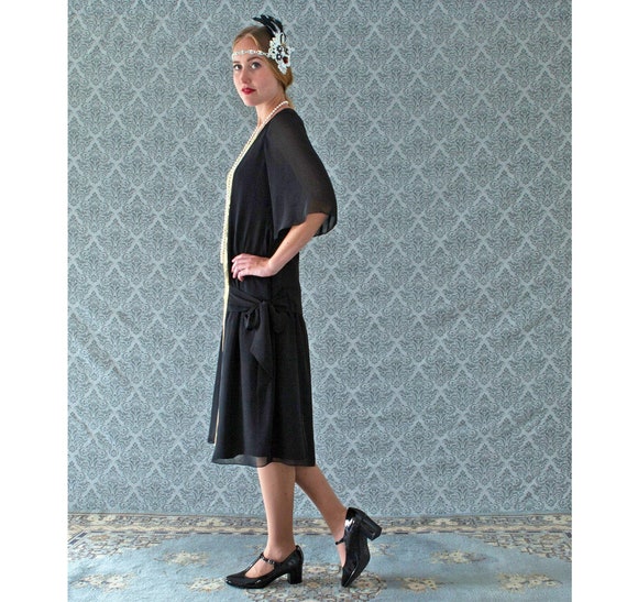 slim fit dress slacks Zapaka Women 1920 Dress Black and Gold Sequin Flapper Gatsby Dress with Fringes, Black / L main image 1