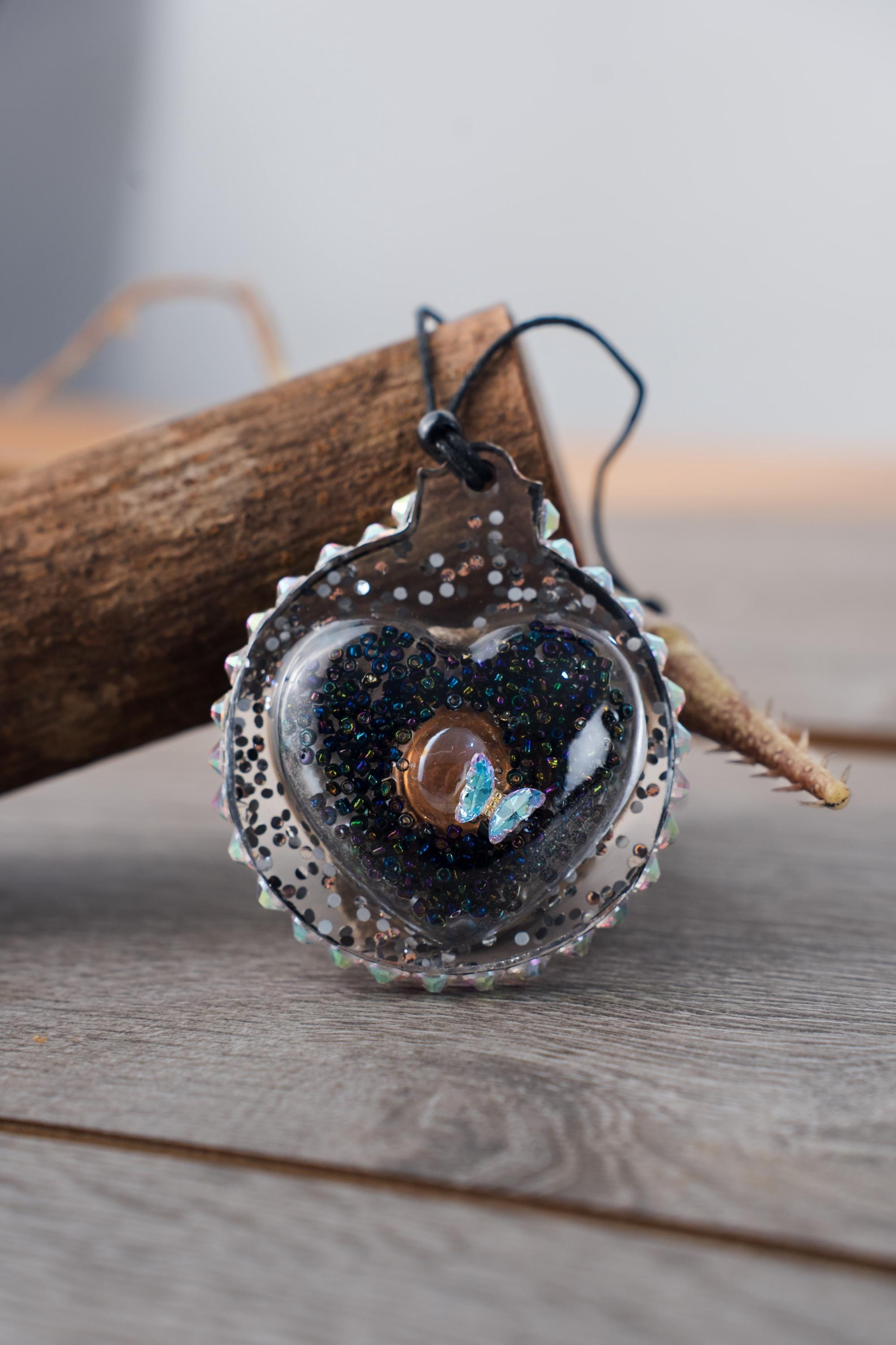 Butterfly Black Heart - Upcycled resin ornament with a handmade cabachon seeds beads, rhinestone halo and a crystal butterfly - Thumbnail 3