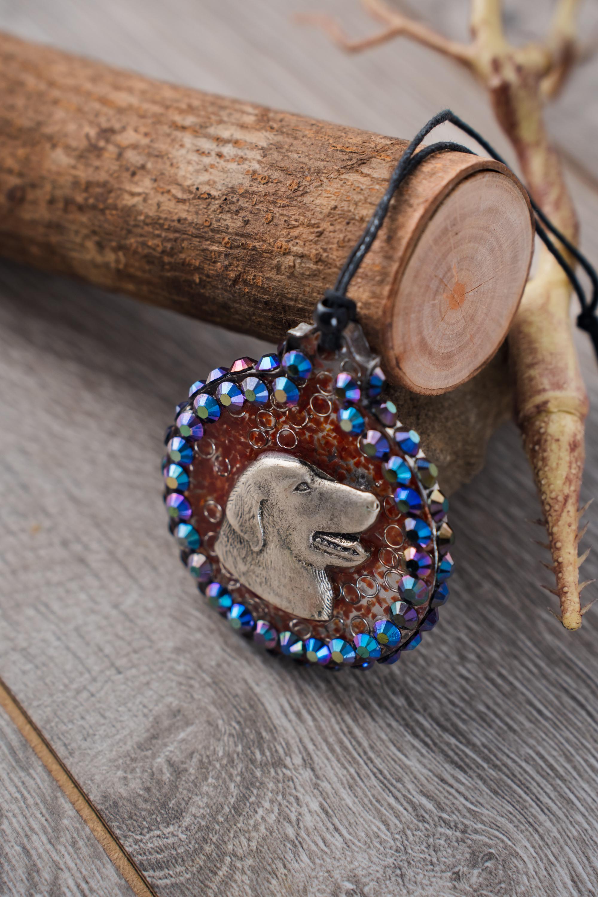 Red Dog - Resin ornament with a dog buckle on a bed of red glass chips with a rhinestone halo - Thumbnail 3
