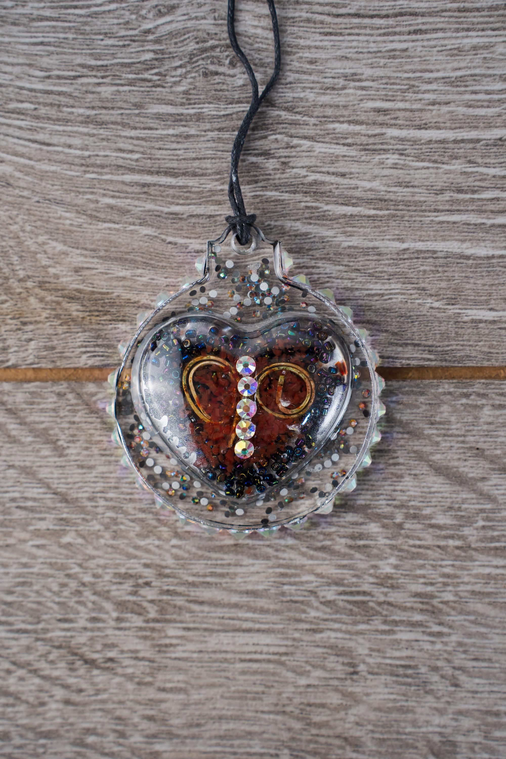 Heart of Nails - Resin ornament with a design featuring curled nails, seed beads and a rhinestone halo - Thumbnail 2