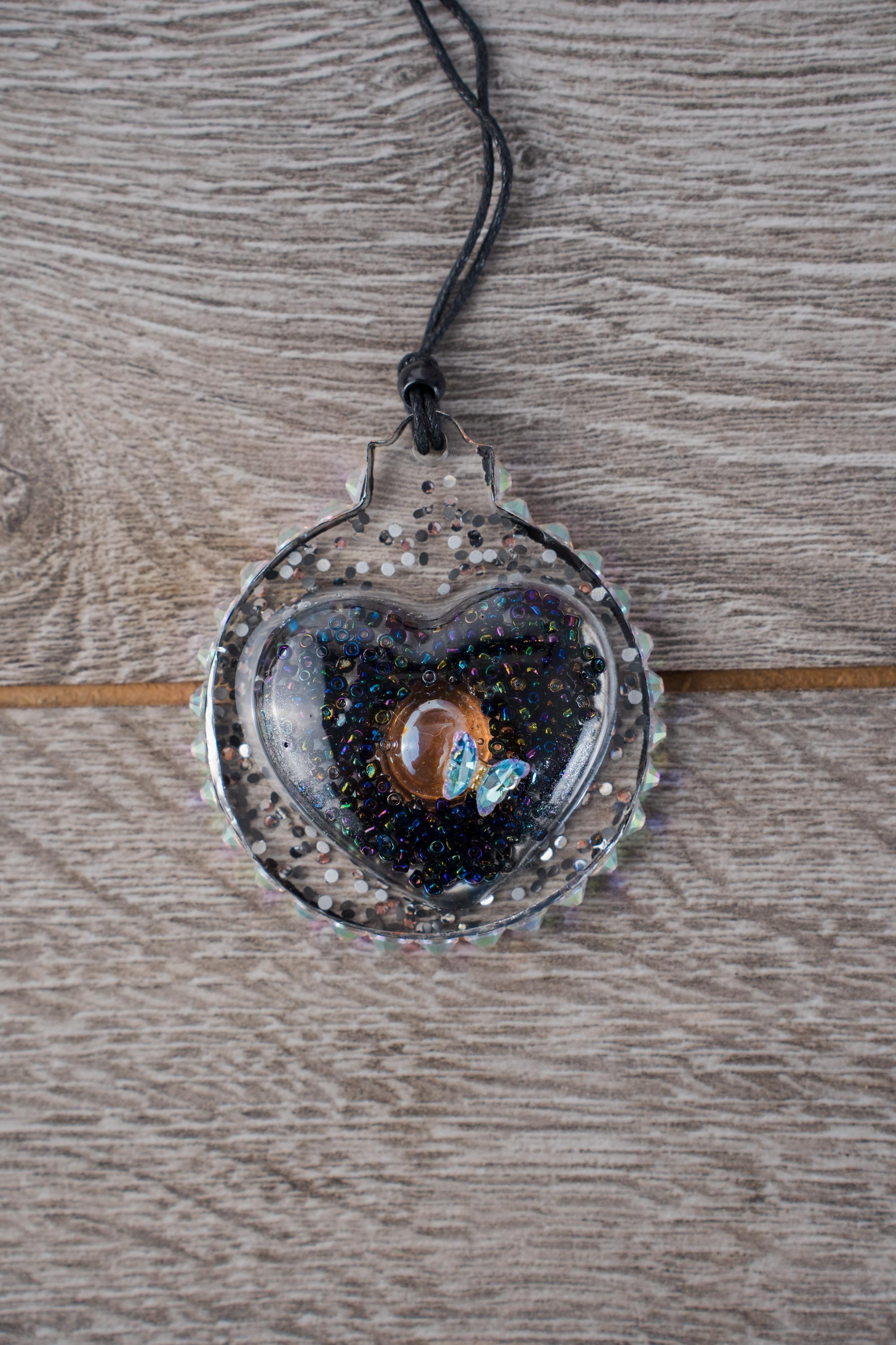 Butterfly Black Heart - Upcycled resin ornament with a handmade cabachon seeds beads, rhinestone halo and a crystal butterfly - Thumbnail 2