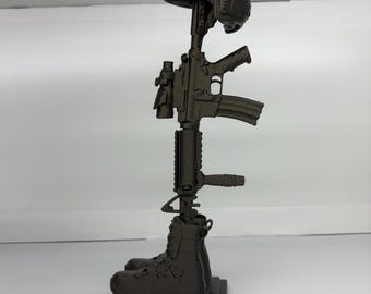 Militärische Gedenkstatue für gefallene Soldaten - 3D gedruckte Kampfkreuz-Denkmal mit Gewehr, Stiefeln & Helm