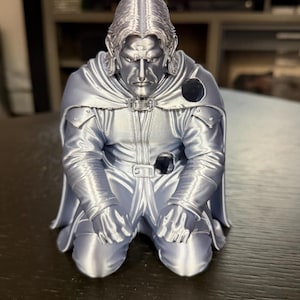 Boromir Captain on Gondor Slain Silk Pen Holder