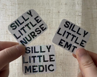 Fånig liten ambulanssjuksköterska // Rolig ambulanssjuksklistermärke // Medicinsk // Rn // Ambulanssjukvårdare // Sjukhus // Brandman // Ambulanssjukvårdare