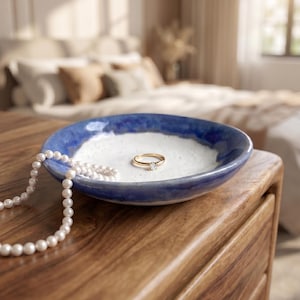 Bol de gres hecho a mano, pequeño plato de cerámica para anillos, joyero, cerámica moteada, regalo para ella.