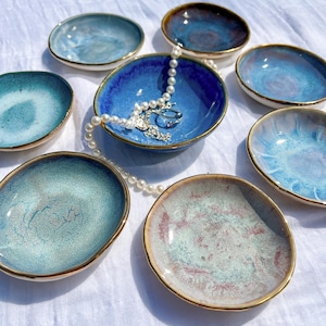 Handgjord keramisk prydnadsskål eller ringformad skål - 22K guldkant | Spräcklig stengods | Offergåva | Gåva