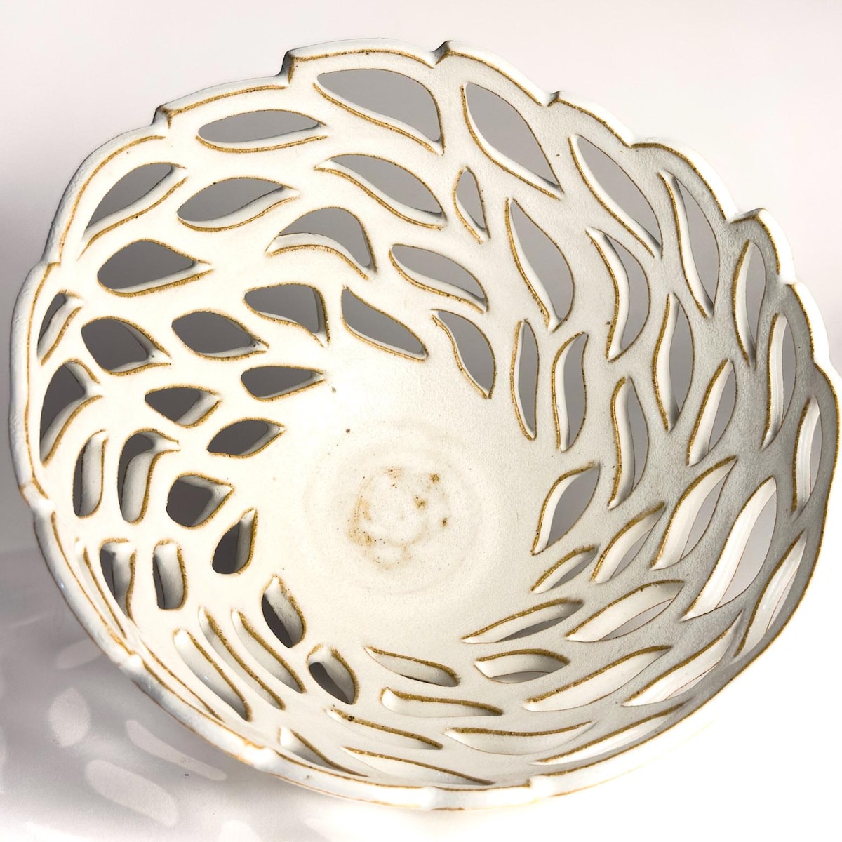 White Decorative Ceramic Fruit Bowl – Wheel Thrown and Hand Carved Pottery – Microwave Dishwasher Food Safe – 9.25” Wide X 4.5” Tall - Etsy