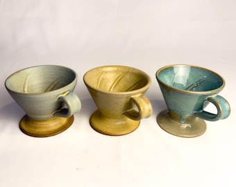 Keramische koffiedruppelaar in drie kleuren: handgemaakt wiel, past op V60-filter 02, klaar voor verzending