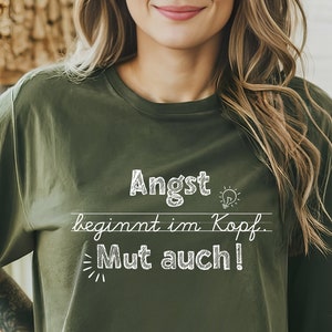 T-Shirt Angst beginnt im Kopf. Mut auch! Wachstumsdenken Geschenk an Lehrer; Affirmationen Schulkinder; T-Shirt Lehrer; Dankeschön Lehrer