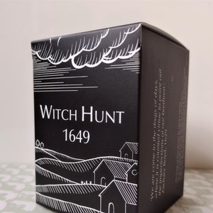 Witch Hunt 1649: juegos de cartas atractivos y educativos sobre la caza de brujas en Escocia.