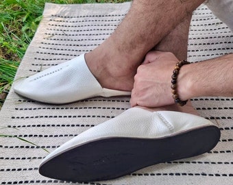 Vintage MOROCCAN White Leather Slippers Babouche Size 10 1/2 Mens Amazon.com: Moroccan babouche slipper, Leather slipper  main image 3