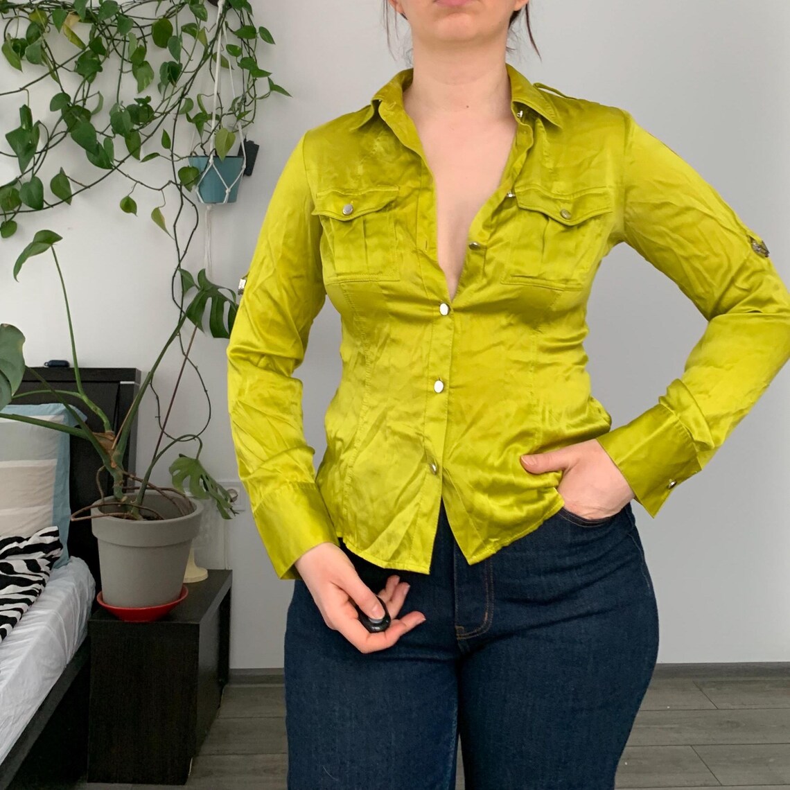 Vintage Karen Millen Silk Green Sleeve Roll Tab Blouse — S size, foto 4 di 5