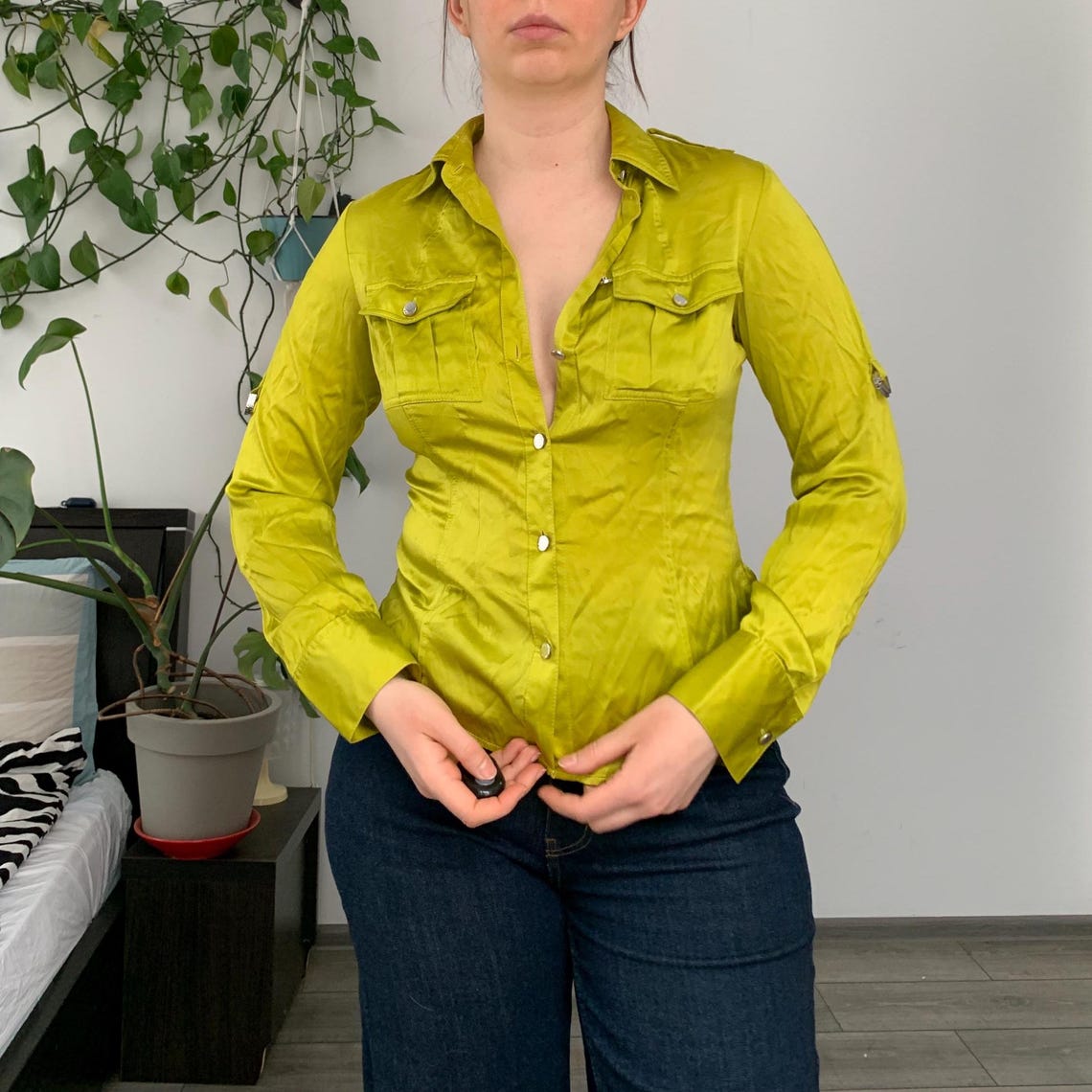 Vintage Karen Millen Silk Green Sleeve Roll Tab Blouse — S size, foto 3 di 5
