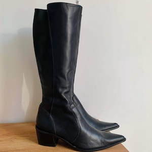 Zwarte hoge laarzen van echt leer | Y2k-schoenen met spitse neus en lage hak | Retro vintage dameslaarzen jaren 90 - 38 US7