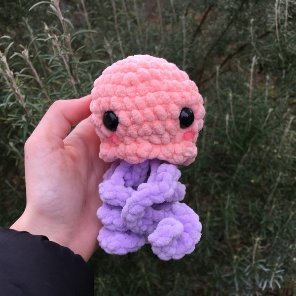 Peluche méduse au crochet kawaii amigurumi