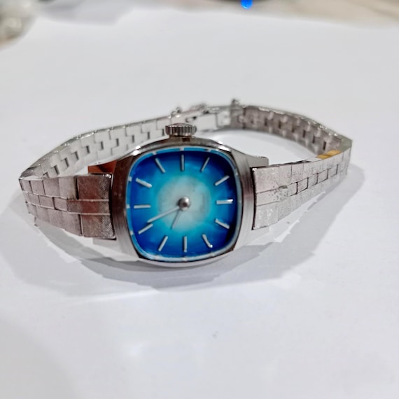 ladies women dress watch manual wind blue sky face Orient Japan made 21 jewels