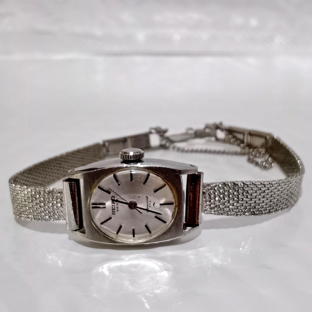 Elegant Small Rectangular Womens Seiko Salvia Special 23 Jewel