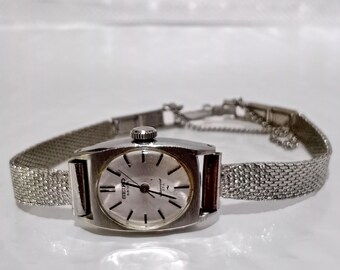 Vintage Seiko Quartz Japan 2E20 Base Metal St. Steel Back 2E20