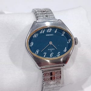 Reloj vintage de mujer Seiko de cuerda manual, ovalado, esfera azul oscuro, 2220-7090, Hi-Beat, 24 joyas.