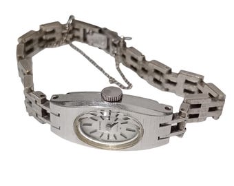 Reloj vintage para mujer Seiko de cuerda manual, forma ovalada, tono plateado.