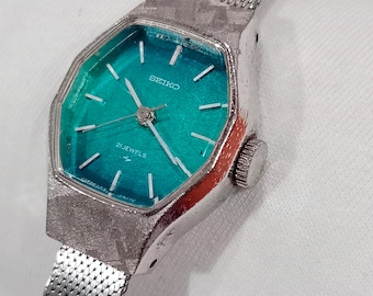 Retro-Damenuhr im 70er-Jahre-Stil von Seiko, grünes Zifferblatt mit Sonnenschliff, Automatikwerk, Milanaise-Armband