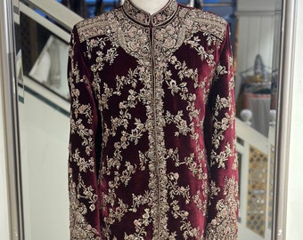 Luxurious Maroon Velvet Sherwani for men, Mens wedding sherwani, indo/pak wedding sherwani, Pakistani wedding sherwani for men.