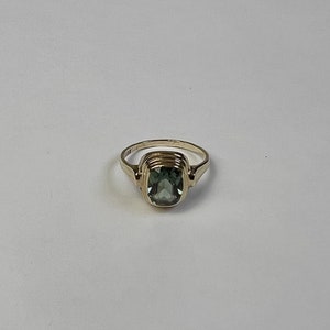 Vintage Ring Echtgold mit grünem Edelstein Bild 1