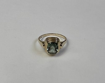 Vintage Ring Echtgold mit grünem Edelstein