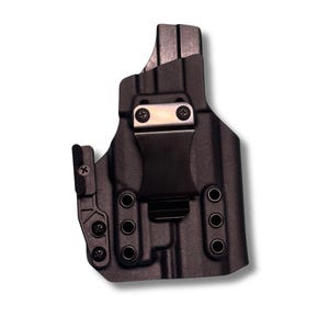 Puede incluir: Un juego de tres tazas de cerámica con un acabado mate moteado. Las tazas son en tonos crema, gris claro y gris oscuro. Cada taza tiene un diseño simple y minimalista y un asa redondeada.