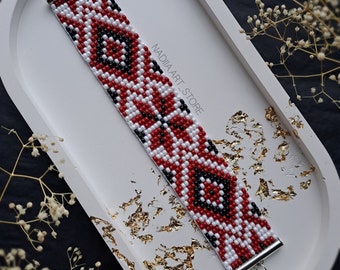 Armband mit Volksmuster
