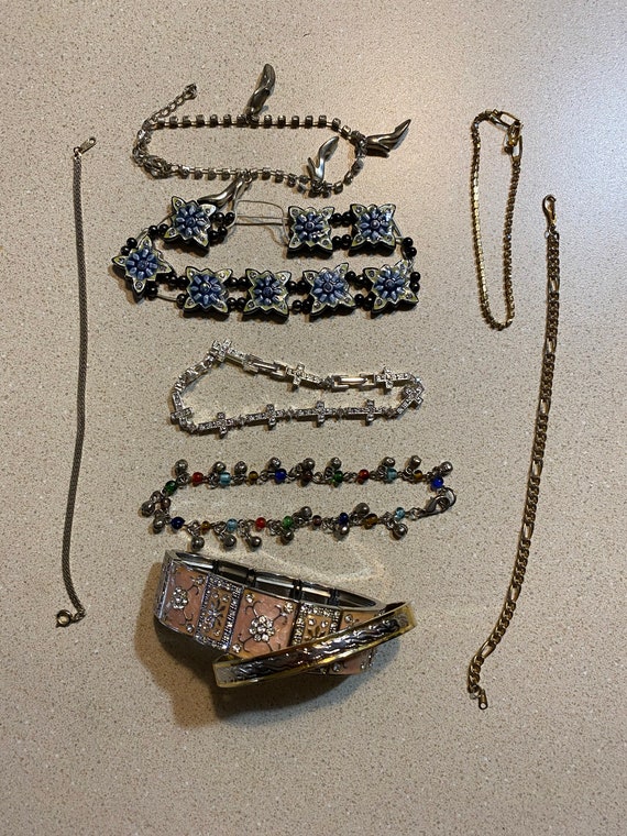 Nice Lot of Over 30 Pieces of Costume Jewelry Cha… - image 4