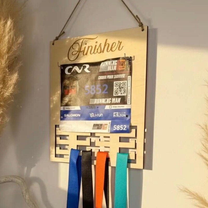 Porte médailles « Le Mur des Victoires » - Le Comptoir de Mormal Porte médailles « Le Mur des Victoires » - Le Comptoir de Mormal