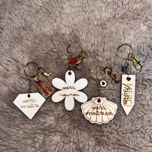 Gepersonaliseerde houten sleutelhanger, leraar, ATSEM, oppas, meester, einde schooljaar cadeau, sleutelhanger gegraveerd met voornaam
