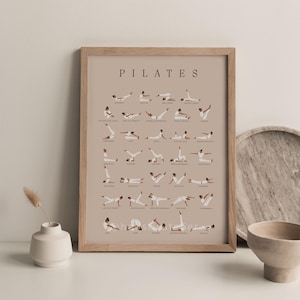 Peut inclure: Une affiche imprimable avec des illustrations de diff&eacute;rents exercices de Pilates. L'affiche a un fond brun clair et le mot "PILATES" est imprim&eacute; en noir en haut. Chaque exercice est &eacute;tiquet&eacute; avec son nom.