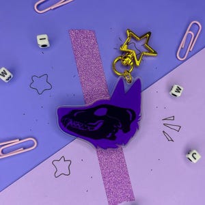 Furry acrylic keychain - purple wolf skull