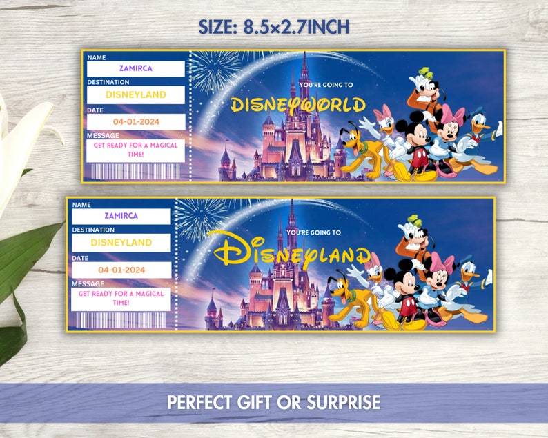 Może przedstawiać: Dwa drukowane bilety na wycieczkę do Disneylandu. Bilety są ż&oacute;łte i złote z niebieskim tłem. Bilety mają napis "You're going to Disneyland" i "You're going to Disney World". Bilety zawierają r&oacute;wnież zdjęcie Myszki Miki i jego przyjaci&oacute;ł. Bilety mają rozmiar 8,5 cala na 2,7 cala.