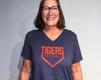 Camiseta de cuello en V para mujer Tigers Base