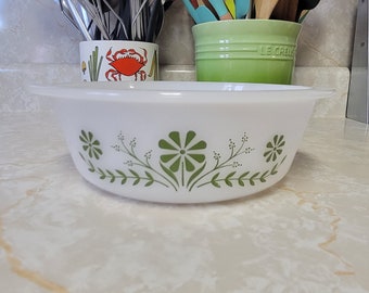 Glasbake Vintage Primrose Dream Green Daisy Casserole Dish 1.5 quart Midcentury Modern Jeannette Glass Co. Vintage Pyrex