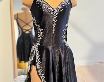 Traje de baile hecho a mano, personalizable, estilo lírico contemporáneo, vestido lencero en negro con pedrería, encaje y falda de doble capa.