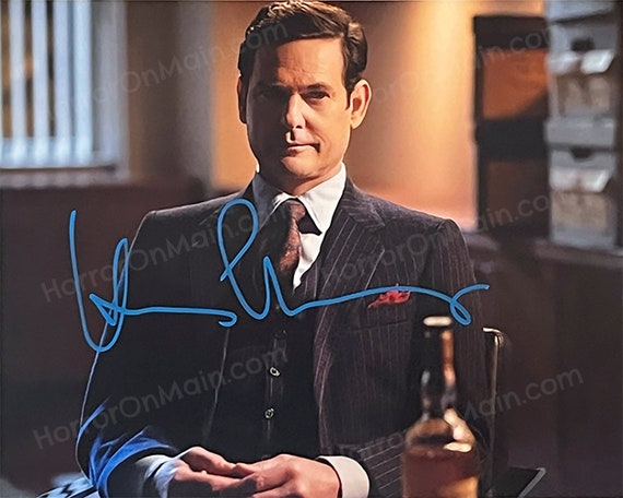 Henry Thomas *autographed Photo* the Haunting of Bly Manor