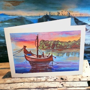 Noite tranquila com um barco no lago. Cartão impresso a partir de uma pintura acrílica. Ideal para um cartão de agradecimento, aniversário, pensando em você ou presente
