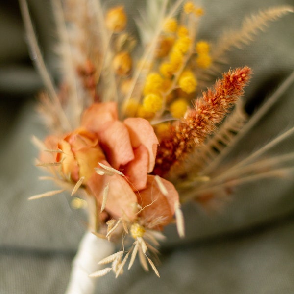 Boutonnière en fleurs séchées