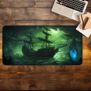 Makabere Gruselige Piratenschiff Schreibtischmatte, Edgar Allan Poe inspirierte Schreibtischunterlage, Trippy Mauspad, Gothic Piratenschiff Mousepad, Grüne Schreibtischmatte, Düster