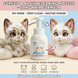 Puede incluir: Una botella blanca de MOUSSE LIMPIADOR FURSUIT & PLUSH con un dispensador de bomba, con texto e ilustraciones. El producto está diseñado para fórmulas de pelo largo y promete no enjuagar, limpieza profunda y poder enzimático. La imagen también muestra un animal de peluche.