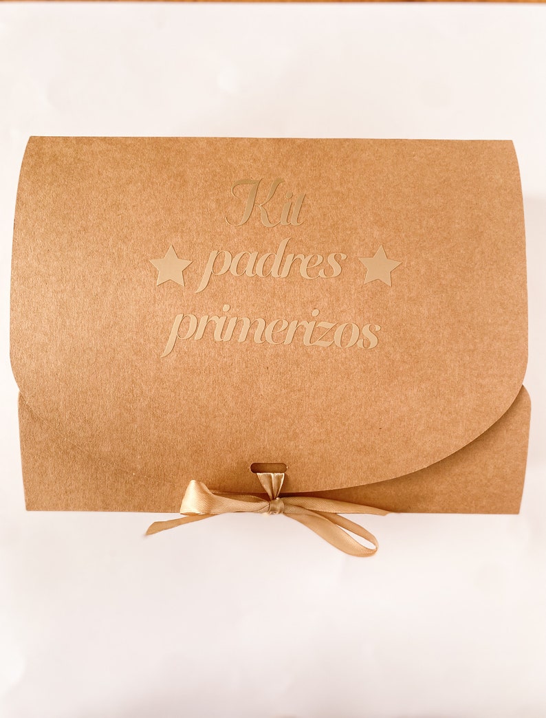 Kit padres primerizos caja regalo futuros papas y bebe imagen 2