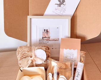 Valentine&#39;s Day gift box, love, couple gift, birthday gift, photo frame and special song link. Couple gift, girlfriend, woman
