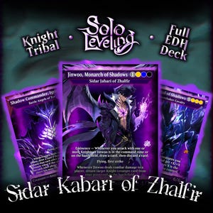 Könnte beinhalten: Ein Fantasy-Kartenspiel-Deck mit drei Karten in lila und schwarzen Designs. Die zentrale Karte zeigt einen Charakter namens Jinwoo, Monarch of Shadows. Der Text "Solo Leveling" und "Knight Tribal" ist ebenfalls sichtbar.