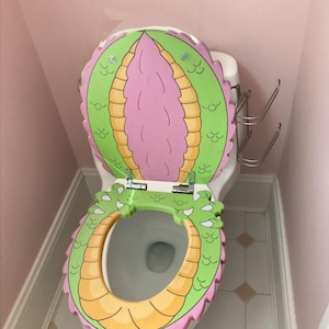 Dragon toilet seat hand made ,wood ,round , toilet with microlift, soft closing