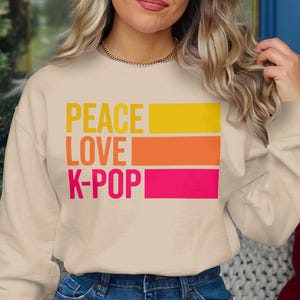 Testo Kpop Peace Love in formato PNG, download digitale, stampabile, decorazione da parete K-pop, regalo per fan della musica coreana, poster K-pop, download istantaneo